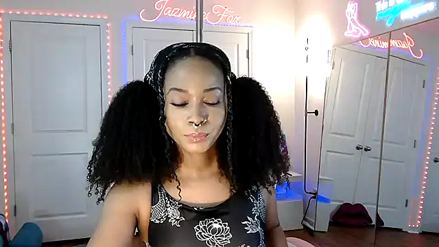 Snapshot of JazmineFoxx chatting on May 2026 04:15:02 PM JazmineFoxx online show from May 2026 04:15:02 PM
