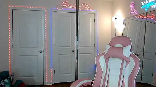 Snapshot of JazmineFoxx chatting on May 2026 03:53:01 PM JazmineFoxx online show from May 2026 03:53:01 PM