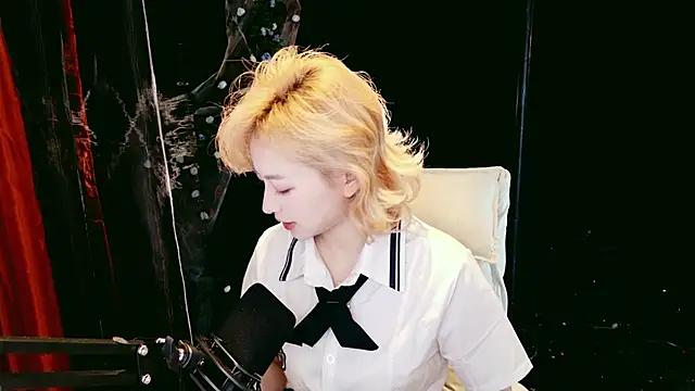 Lady-Mia777 online show from February 2026 12:00:01 PM