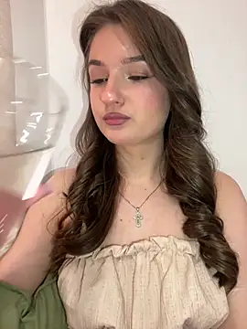 Green eyes lady online show from April 2026 01:06:01 PM