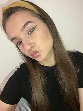 Green eyes lady online show from May 2026 01:30:01 PM