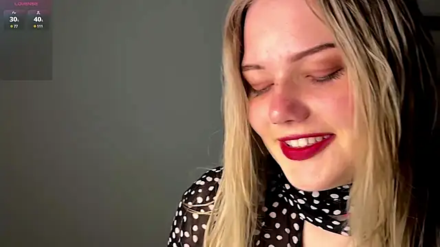 Snapshot of Velmiora chatting on April 2026 04:04:01 PM Velmiora online show from April 2026 04:04:01 PM