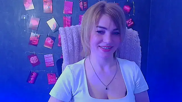 Snapshot of CuttieEmma chatting on March 2026 12:44:02 PM CuttieEmma online show from March 2026 12:44:02 PM