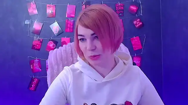 Snapshot of CuttieEmma chatting on March 2026 11:32:01 AM CuttieEmma online show from March 2026 11:32:01 AM