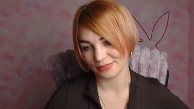 Snapshot of CuttieEmma chatting on April 2026 11:33:01 AM CuttieEmma online show from April 2026 11:33:01 AM