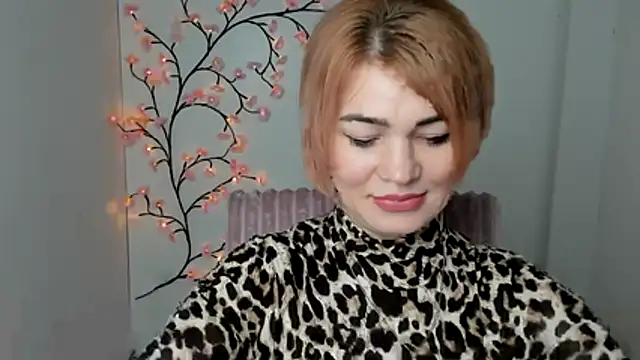 Snapshot of CuttieEmma chatting on April 2026 06:00:02 AM CuttieEmma online show from April 2026 06:00:02 AM