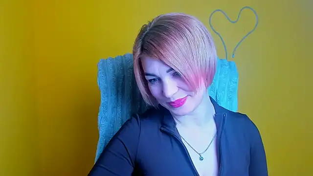 Snapshot of CuttieEmma chatting on April 2026 05:59:01 AM CuttieEmma online show from April 2026 05:59:01 AM
