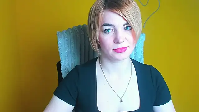 Snapshot of CuttieEmma chatting on April 2026 05:56:01 AM CuttieEmma online show from April 2026 05:56:01 AM