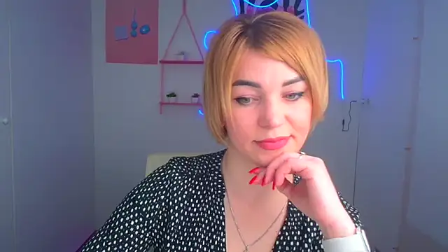 Snapshot of CuttieEmma chatting on April 2026 05:58:02 AM CuttieEmma online show from April 2026 05:58:02 AM