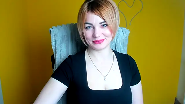Snapshot of CuttieEmma chatting on April 2026 06:03:01 AM CuttieEmma online show from April 2026 06:03:01 AM