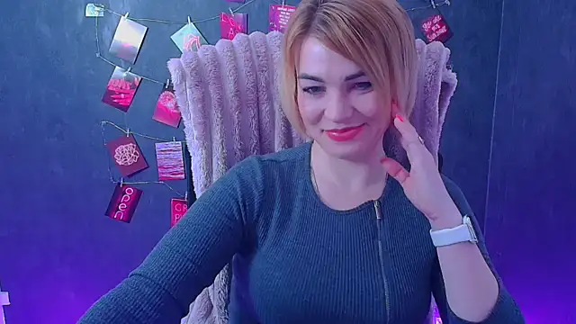 Snapshot of CuttieEmma chatting on April 2026 05:55:01 AM CuttieEmma online show from April 2026 05:55:01 AM