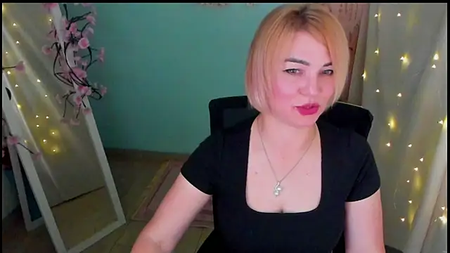 CuttieEmma online show from June 2026 01:56:01 PM