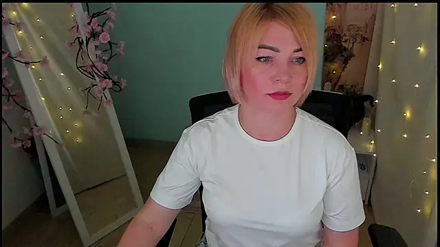 CuttieEmma online show from June 2026 07:12:02 AM