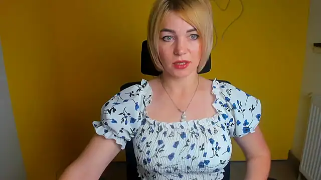 CuttieEmma online show from July 2026 12:25:02 PM