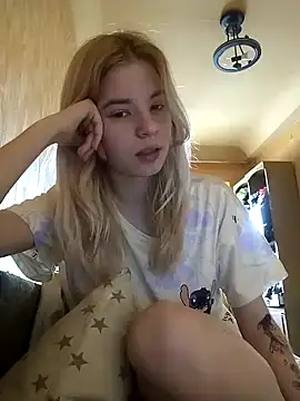 Snapshot of EsterSteele chatting on February 2026 01:16:02 PM EsterSteele online show from February 2026 01:16:02 PM