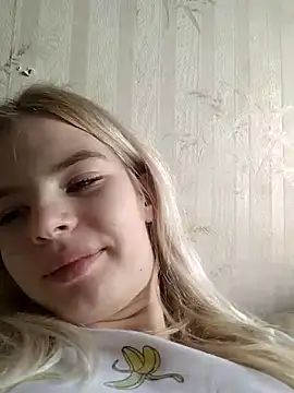 Snapshot of EsterSteele chatting on February 2026 01:18:01 PM EsterSteele online show from February 2026 01:18:01 PM