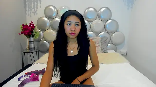 Snapshot of Lara_pons chatting on March 2026 01:58:01 PM Lara pons online show from March 2026 01:58:01 PM
