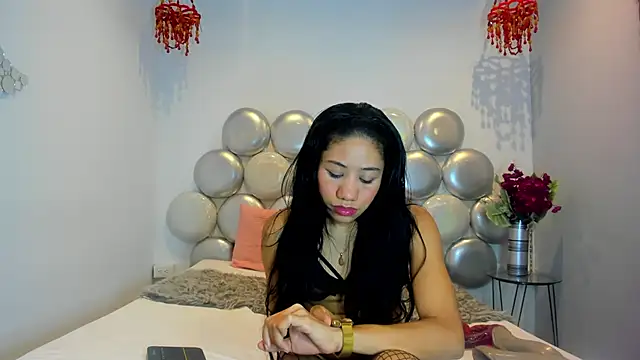 Snapshot of Lara_pons chatting on April 2026 02:17:02 PM Lara pons online show from April 2026 02:17:02 PM