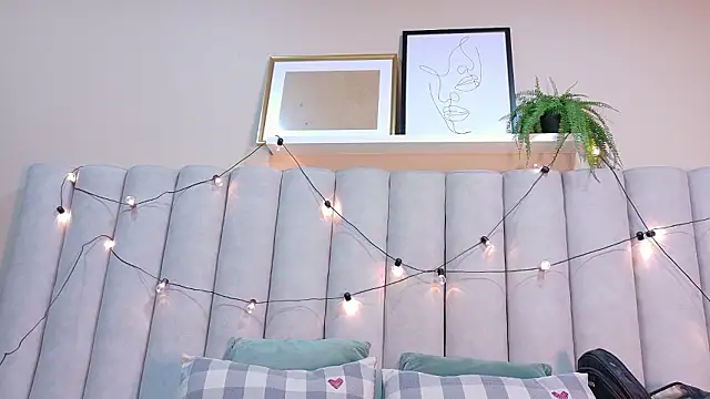 EmmaLou   online show from February 2026 04:10:01 AM