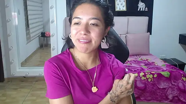 Snapshot of Lynn_turner chatting on February 2026 08:01:02 PM Lynn turner online show from February 2026 08:01:02 PM