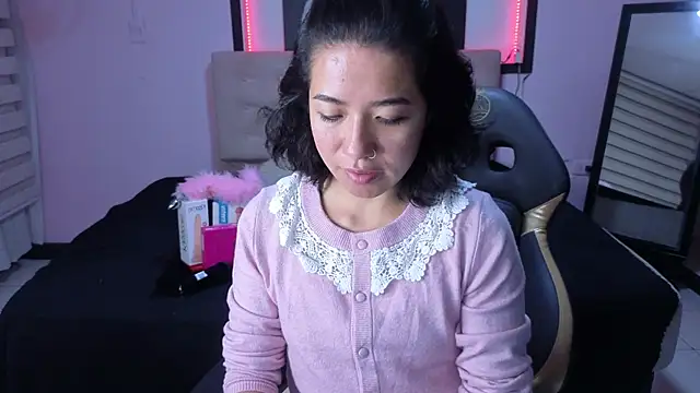 Snapshot of Lynn_turner chatting on February 2026 12:36:01 PM Lynn turner online show from February 2026 12:36:01 PM