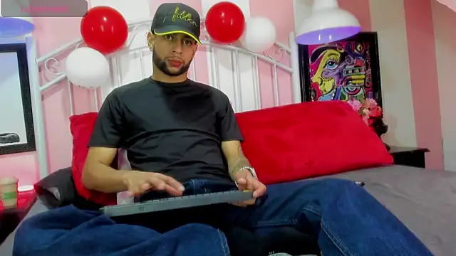 Aiden Cash7 online show from February 2026 04:31:01 AM