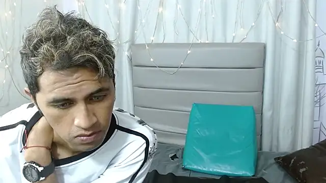 Snapshot of Cecilia_and_Carlos chatting on February 2026 08:33:01 AM Cecilia and Carlos online show from February 2026 08:33:01 AM