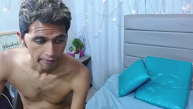 Snapshot of Cecilia_and_Carlos chatting on February 2026 06:26:01 AM Cecilia and Carlos online show from February 2026 06:26:01 AM