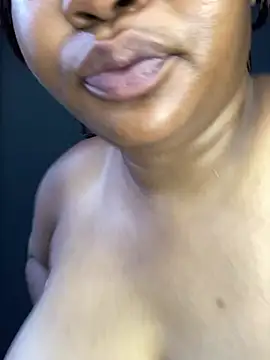 Snapshot of MeekyCurvyAss chatting on February 2026 11:31:02 AM MeekyCurvyAss online show from February 2026 11:31:02 AM