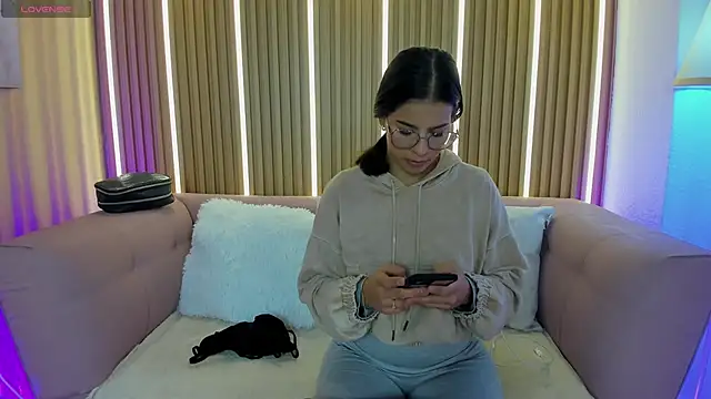 Luna Millers online show from May 2026 04:08:01 AM