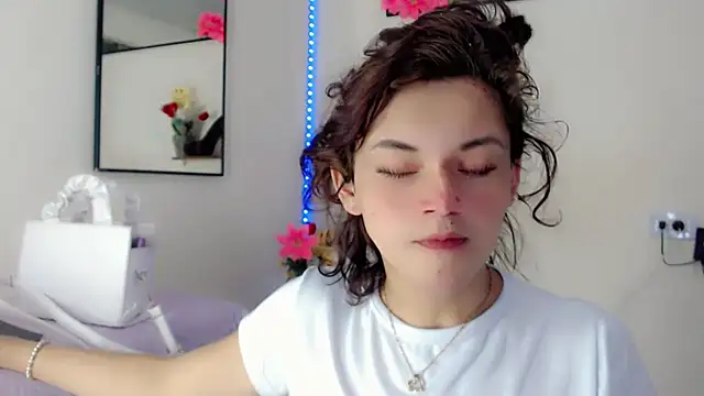 NathalialLooes online show from May 2026 04:17:01 AM