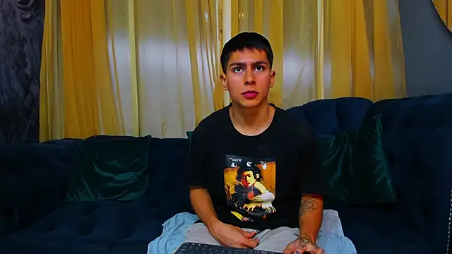 Snapshot of Aron_pulse chatting on February 2026 01:18:01 PM Aron pulse online show from February 2026 01:18:01 PM