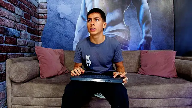 Snapshot of Aron_pulse chatting on February 2026 01:19:02 PM Aron pulse online show from February 2026 01:19:02 PM