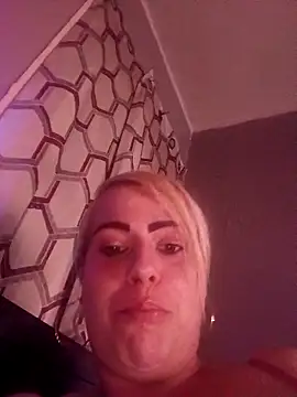 Snapshot of Shirley0810 chatting on April 2026 04:52:01 AM Shirley0810 online show from April 2026 04:52:01 AM