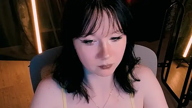 Snapshot of marty_bree chatting on July 2026 06:01:02 PM marty bree online show from July 2026 06:01:02 PM