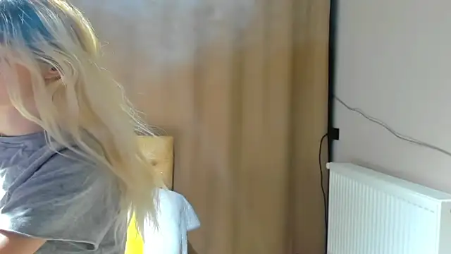 Lesyalisss online show from April 2026 11:18:01 PM