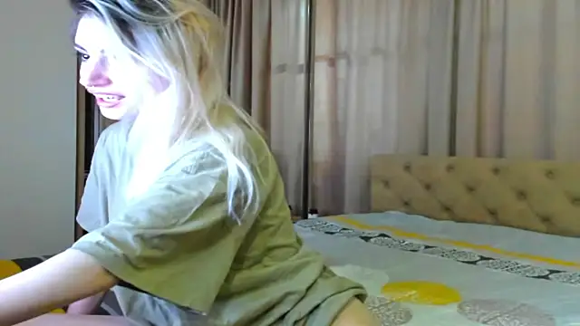 Lesyalisss online show from April 2026 07:22:02 PM