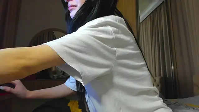 Lesyalisss online show from May 2026 10:38:02 PM