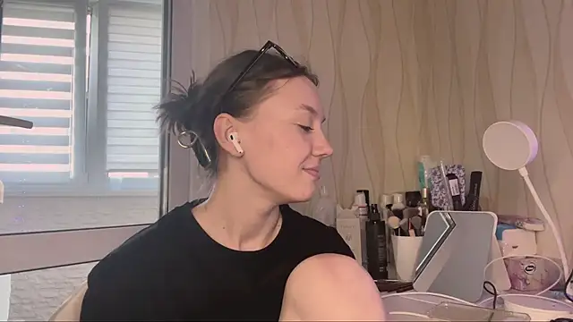 KimberleyBarfield online show from April 2026 03:07:02 PM