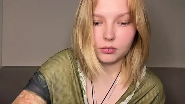 Ophelia Ritz online show from May 2026 08:40:02 PM
