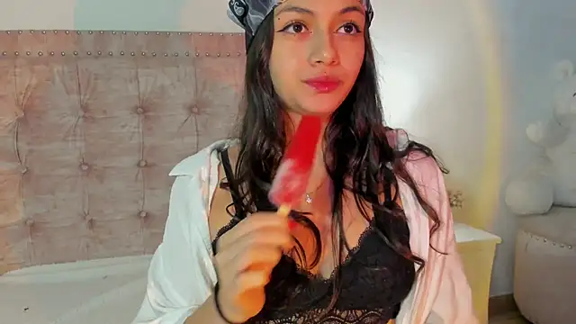 Jennifer Lee  online show from February 2026 10:01:01 AM