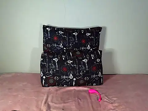 Snapshot of Riaanxxx chatting on February 2026 12:58:02 AM Riaanxxx online show from February 2026 12:58:02 AM