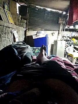 Snapshot of crazyxy12 chatting on April 2026 01:05:02 PM crazyxy12 online show from April 2026 01:05:02 PM