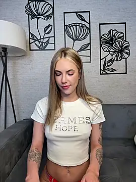 Snapshot of xXKelly_bonb0nXx chatting on March 2026 08:18:01 AM xXKelly bonb0nXx online show from March 2026 08:18:01 AM