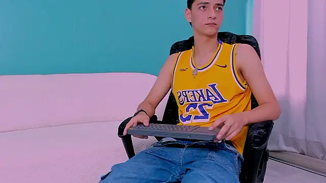 Snapshot of tiian_ chatting on February 2026 07:18:01 PM tiian online show from February 2026 07:18:01 PM