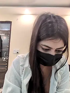 Confident chic online show from February 2026 01:31:01 PM