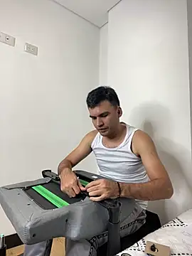 HAMILTONG12 online show from February 2026 10:17:02 PM