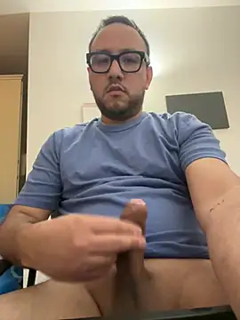 latinocalientehot online show from June 2026 08:01:01 PM