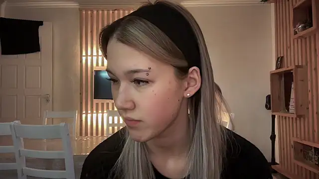 lilXdomiii online show from February 2026 01:27:02 PM