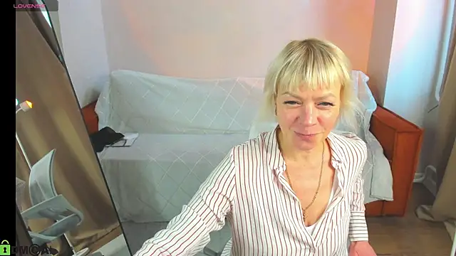 Snapshot of Ann_Annise chatting on April 2026 09:27:01 AM Ann Annise online show from April 2026 09:27:01 AM
